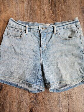 Levi's women's light blue mid rise faded denim shorts size 6